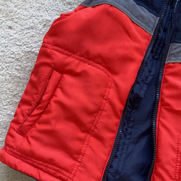 5/$25 Puffy red and navy zip front vest. Little boys size 5 brand is FP Sport. - Picture 2 of 7